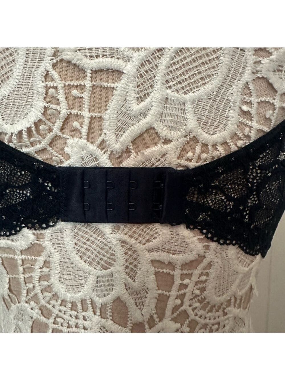 No Boundaries Black Bra with Adjustable Straps and Molded Cups - Picture 5 of 6